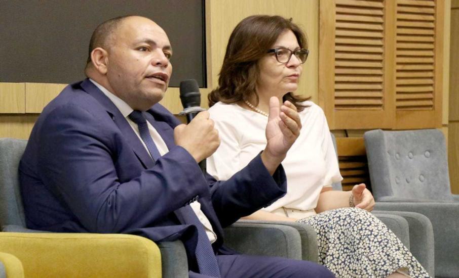 جلسة عمل خصصت لتباحث سبل التعاون بين المندوبة العامة للمجلس البنكي والمالي والسيد فتحي الحنشي المدير العام للوكالة الوطنية للتحكم في الطاقة