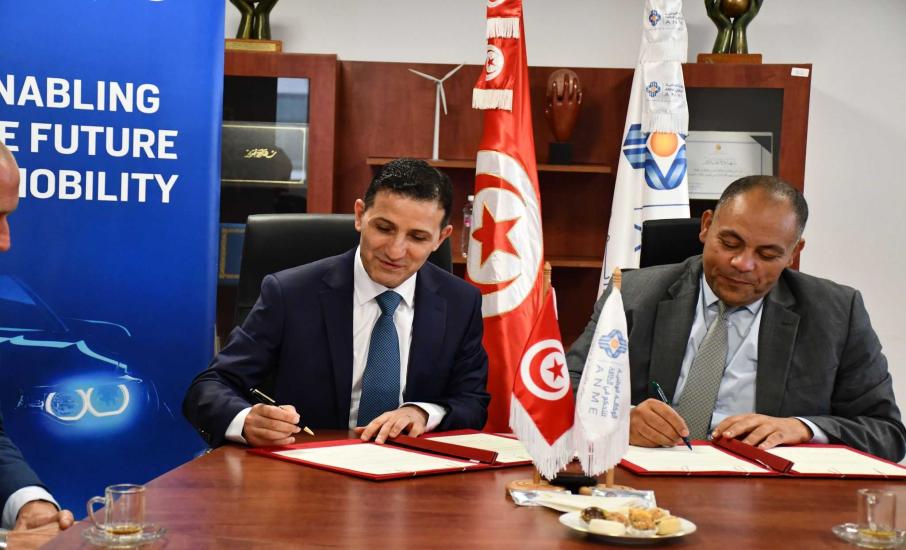 في إطار تنفيذ مشروع "تكثيف اعتماد التنقل الكهربائي في تونس" الممول من قبل صندوق البيئة العالمي والذي تشرفان على تنفيذه وزارة البيئة والوكالة الوطنية للتحكم في الطاقة بالتعاون مع منظمة الامم المتحدة للتنمية الصناعية، نظمت الوكالة الوطنية للتحكم في الطاقة اليوم الثلاثاء 30 ماي 2023 بالعاصمة ندوة انطلاق المشروع.  يهدف مشروع تكثيف إعتماد التنقل الكهربائي في تونس إلى توسيع نطاق إعتماد التنقلات الكهربائية في تونس من خلال الابتكار ونقل التكنولوجيا بكلفة جملية تقدر بـ 13 مليون دولار خلال الفتررة الممتدة من 01 ماي 2